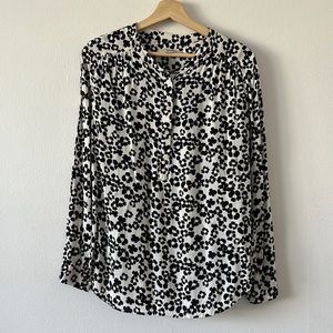 LOFT‎ Black and White Floral Print Blouse size medium